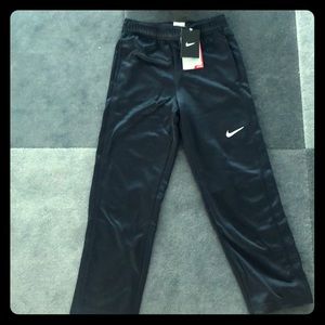 NWT...Nike Medium Boys trainers